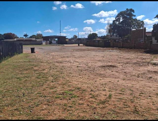 LAND PROPERTY TO RENT IN POMONA